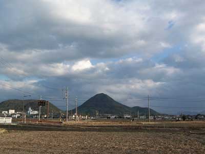 三上山